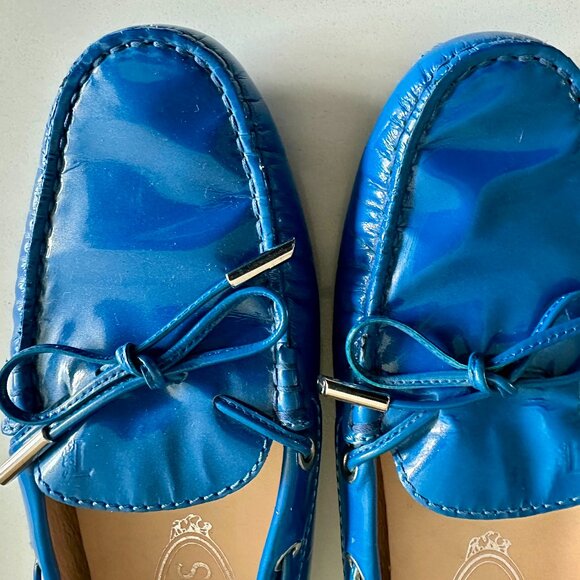 Tod's Electric Blue Patent Leather Bow Gommino Driving Shoes - Picture 2 of 10